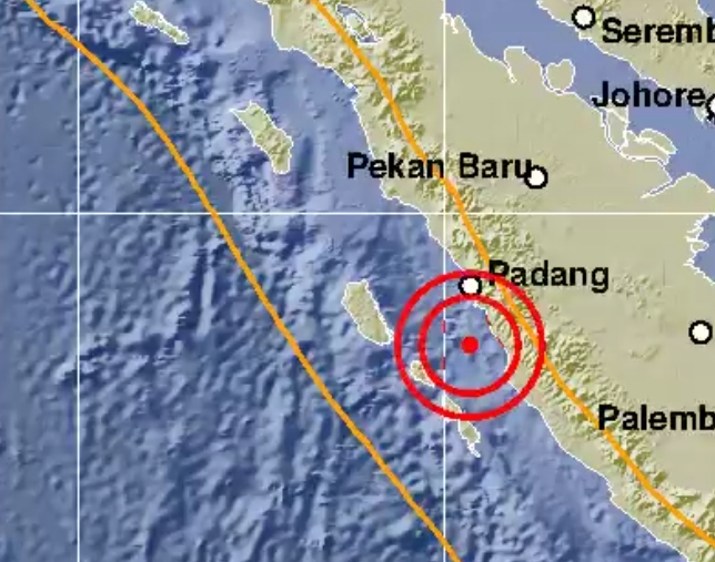 Gempa di Sumatera Barat berpusat di lokasi 1.81 Lintang Selatan, 100.34 Bujur Timur.