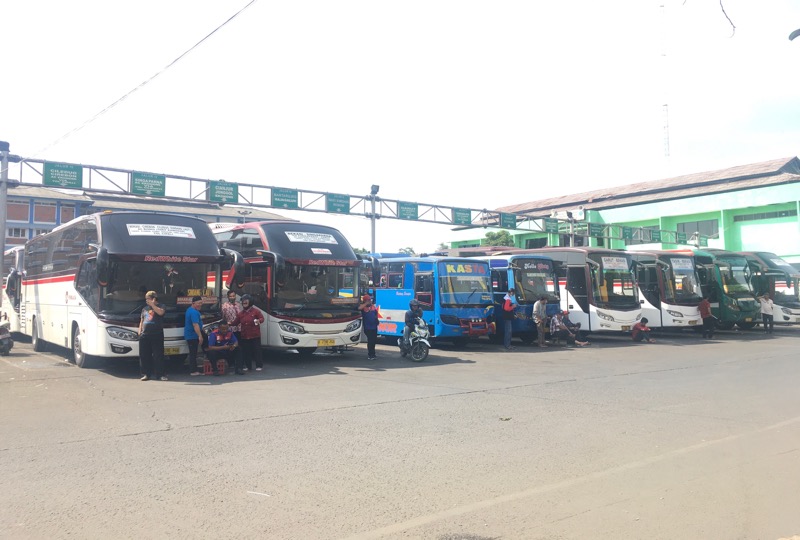 Bus AKAP dan AKDP di Terminal Induk Bekasi