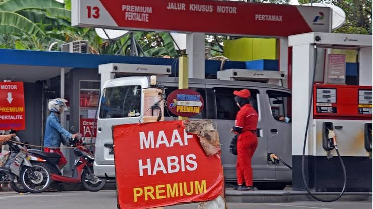 Suasana di SPBU.