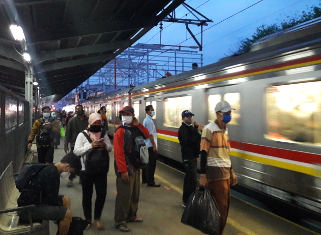 Stasiun KRL. (Foto:Beritatrans.com&Aksi.id)