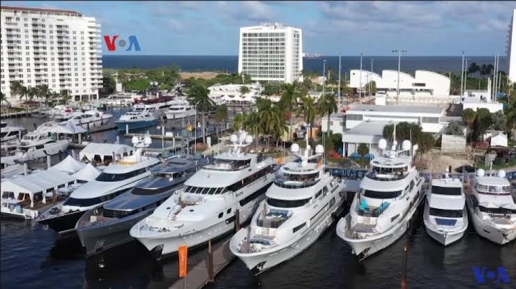 Pameran kapal pesiar di Florida. Foto: VOAIndonesia.com