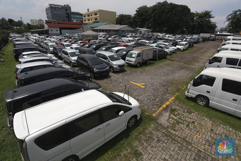 Berbagai jenis kendaraan yang dilelang dengan kualitas grade A yang paling baik hingga E yang membutuhkan rekondisi. Foto: CNBCIndonesia.com