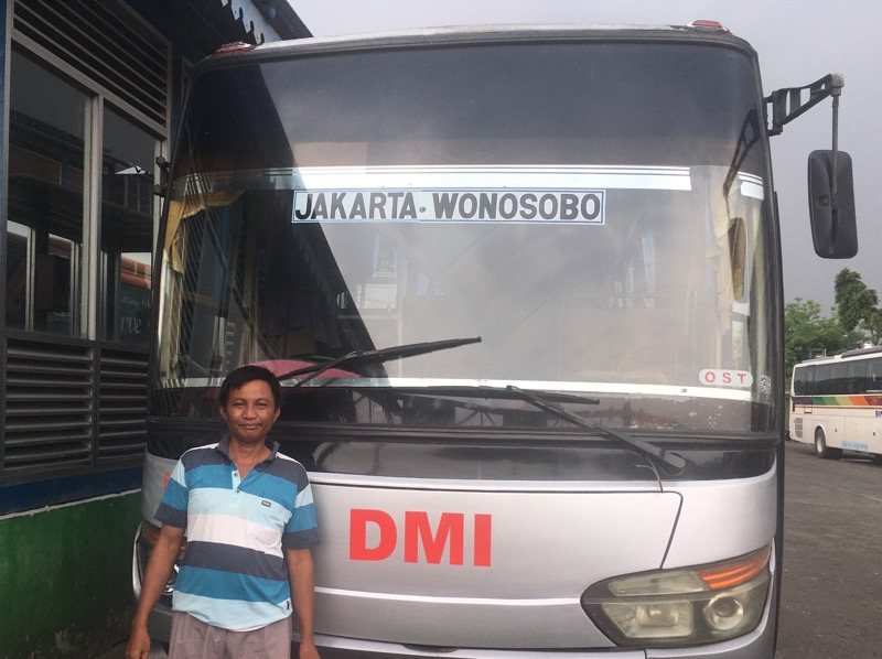 Marwoto, 7 tahun jadi pengemudi bus DMI (PO Sinarjaya) bisa sekolahkan anak dan modali sang istri usaha berjualan online