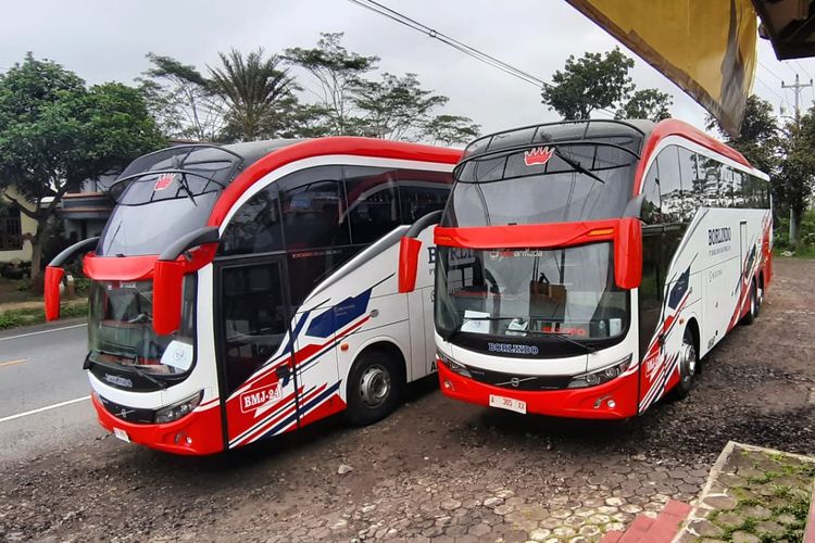 Dua bus baru PO Borlindo buatan Karoseri New Armada. Foto: Kompas.com
