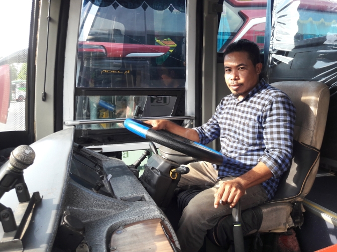 Bambang (35 tahun), pengemudi bus PO Rasa Sayang jurusan Kota Bima, Nusa Tenggara Barat-Jakarta.