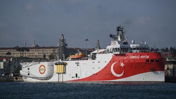 Kapal Oruc Reis milik Turki. Foto: AFP/OZAN KOSE