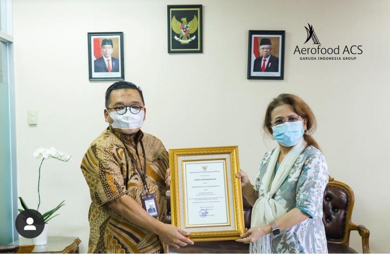 Penghargaan sebagai perusahaan terbaik dalam terapkan protokol kesehatan (IG Aerofood ACS)
