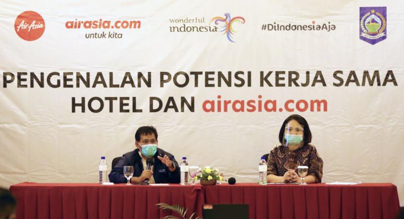 Pertemuan antara Dirut AirAsia Indonesia dan Gubernur NTB (AirAsia)