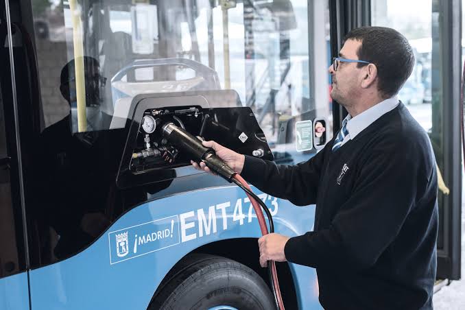 Unit produksi bus listrik di Polandia itu akan mengirimkan 17 bus listrik pertamanya ke perusahaan transportasi umum (VHH) di Hamburg akhir tahun ini. 