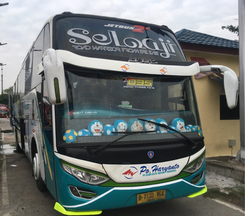 Bus PO Haryanto dengan sasis RK8 R260. Foto: BeritaTrans.com dan Aksi.id