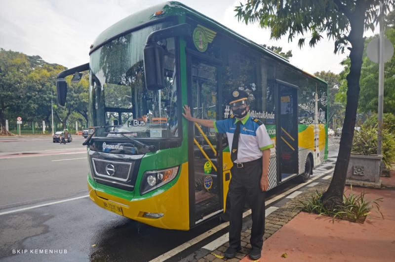 Menhub Budi Karya Sumadi di depan Teman Bus (BKIP)