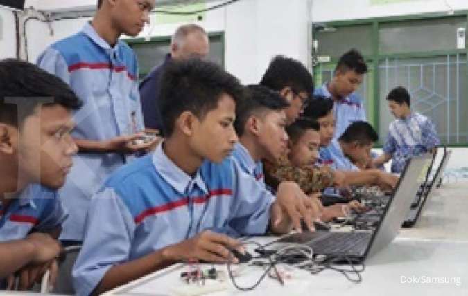 ILUSTRASI. Lowongan kerja magang 2020 di anak usaha PT KAI minimal lulusan SMA. Foto: Kontan.co.id