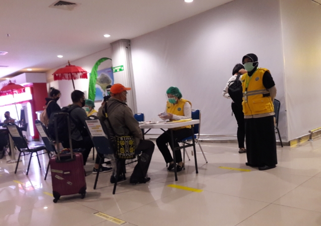 Pemeriksaan e-HAC di Bandara I Gusti Ngurah Rai, Bali. (Foto:BeritaTrans.com/Istimewa)