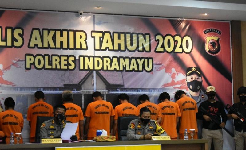 Polres Indramayu mengamankan para tersangka,  termasuk dua penyedia jasa prostitusi. (Taryani)