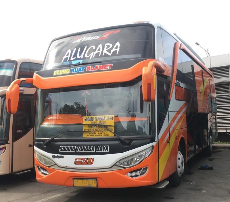 Bus Sudiro Tungga Jaya (STJ). Foto: BeritaTrans.com dan Aksi.id.