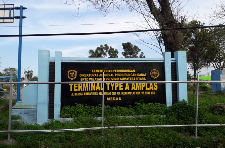 Terminal Amplas Kota Medan mulai dilakukan proses revitalisasi, Rabu (30/12/2020). 