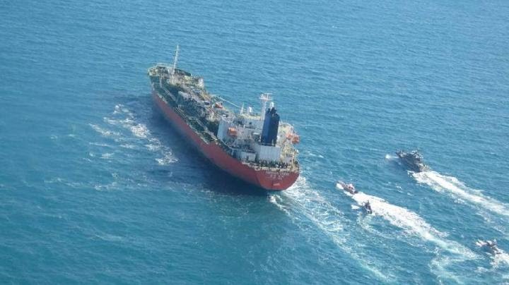 Kapal tanker berbendera Korea Selatan disita oleh Iran di Teluk Persia, Iran, 4 Januari 2021.[IRGC/West Asia News Agency via Reuters]