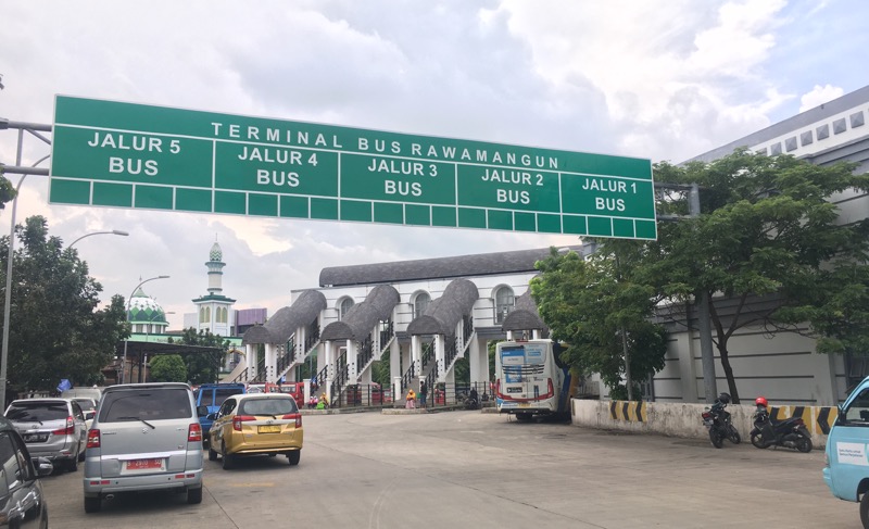 Terminal Rawamangun, Jakarta Timur, Rabu (6/1/2021). Foto: BeritaTrans.com dan Aksi.id