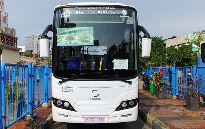 Bus Listrik E-Inobus. Foto: Twitter @kemenBUMN