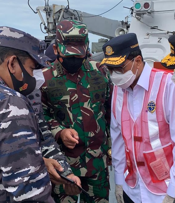 Menhub dan Panglima TNI beserta instansi terkait di titik lokasi kejadian Sriwijaya Air SJ 182