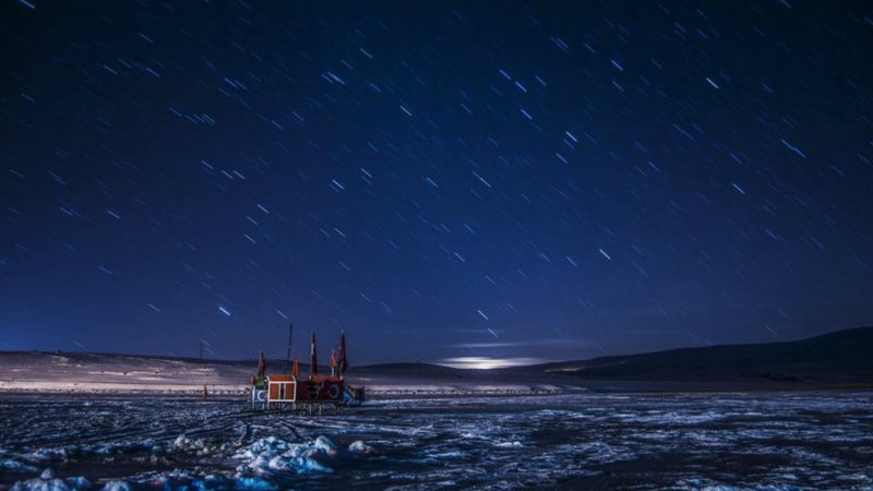 Langit malam di atas Danau Cildir di Turki. (GETTY IMAGES)