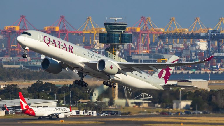 Penerbangan Qatar Airways dari Doha ke Riyadh dioperasikan oleh pesawat beregister A7-ANP yakni Airbus A350-1000 yang berusia satu tahun.