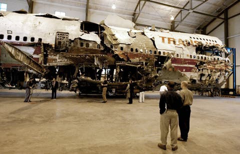 Pesawat terkadang akan dipasang kembali di hanggar. Foto: Getty Images.