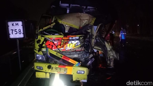 Kecelakaan Truk di Jalan Tol Sidoarjo, Satu Meninggal Kecelakaan di tol (Foto: Istimewa/detik.com)