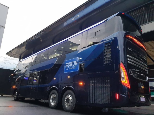 Bus tingkat Mercedes-Benz dari Laksana. Foto: dok. instagram.com/laksana