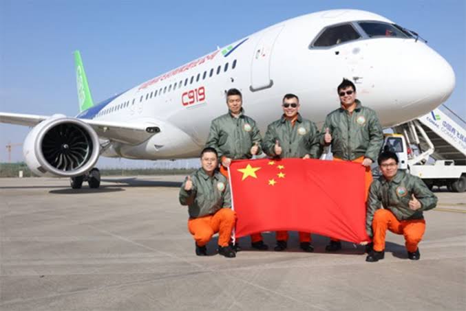 Departemen Pertahanan, sebagaimana dilansir dari Associated Press, Sabtu (167/1), menambahkan sembilan perusahaan ke dalam daftar perusahaan China yang memiliki hubungan militer, termasuk Xiaomi dan produsen pesawat milik negara, Commercial Aircraft Corp of China (Comac).