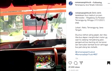 2 bus saling kebut-kebutan dan terguling akibat menghindari sepeda motor yang ingin menyeberang. Foto: Kompas.com.