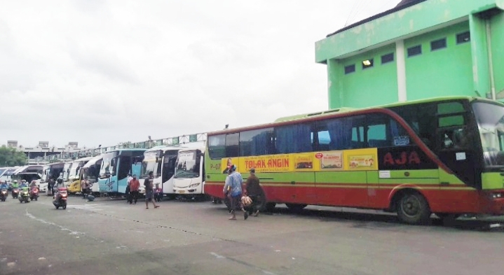 Suasana bus di Terminal Bekasi, Selasa (19/1/2021). 