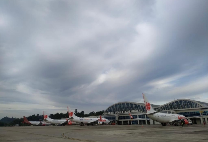 Lion Air tipe pesawat Boeing 737-800NG mendarat perdana di Bandar Udara Kalimarau, Berau dari Bandar udara Internasional Juanda.(Istimewa)