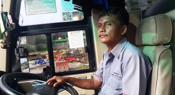 Tambah Widodo tengah mengendarai bus PO Sinar Jaya jurusan Jakarta-Wonosobo.