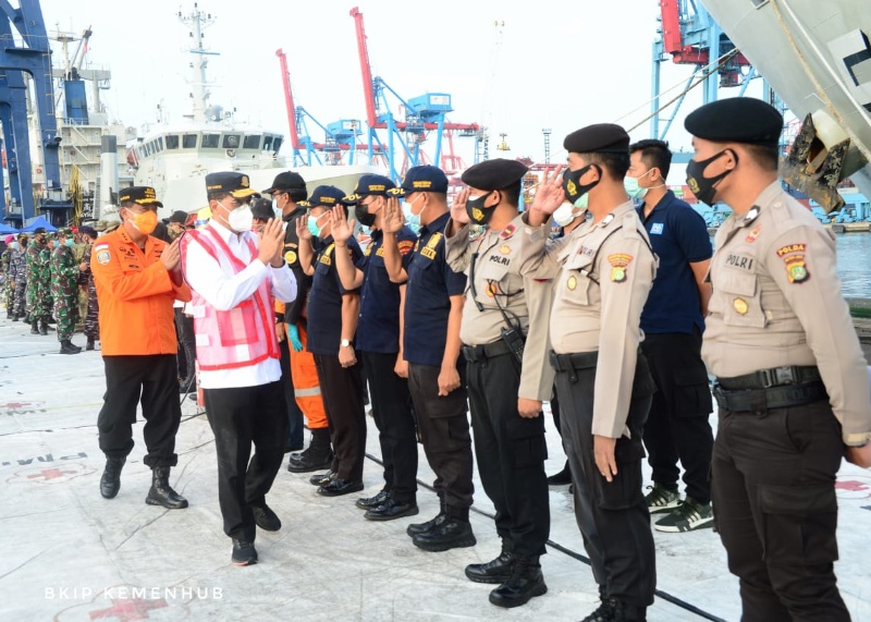 Menhub sapa para tim SAR di Pelabuhan Tanjujg Priok