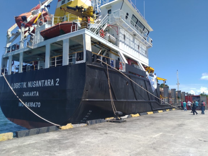 KM Logistik Nusantara 2 sandar di Pelabuhan Fakfak