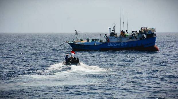Kapal berbendera Taiwan ditangkap di sekitar perairan Laut Natuna Utara, saat kedapatan mencuri ikan di ZEE Indonesia, Jumat (22/1/2021). Foto: Istimewa