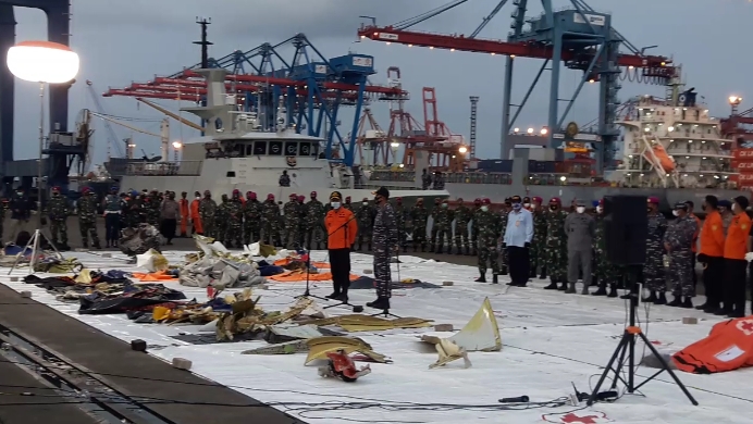 Tim evakuasi menemukan benda milik jatuhnya pesawat Sriwijaya Air yang jatuh di Kepulauan Seribu.(Istimewa) 