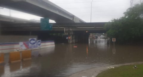 Jalan Raya KH Noer Alie, Kalimalang, Kota Bekasi di kolong Tol JORR terendam banjir. [Istimewa]