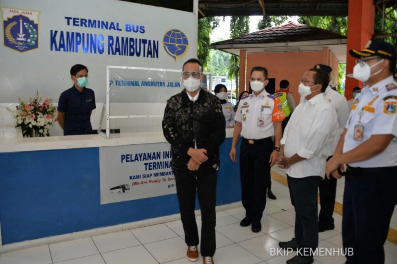 Menhub dan jajaran saat di Terminal Kampung Rambutan