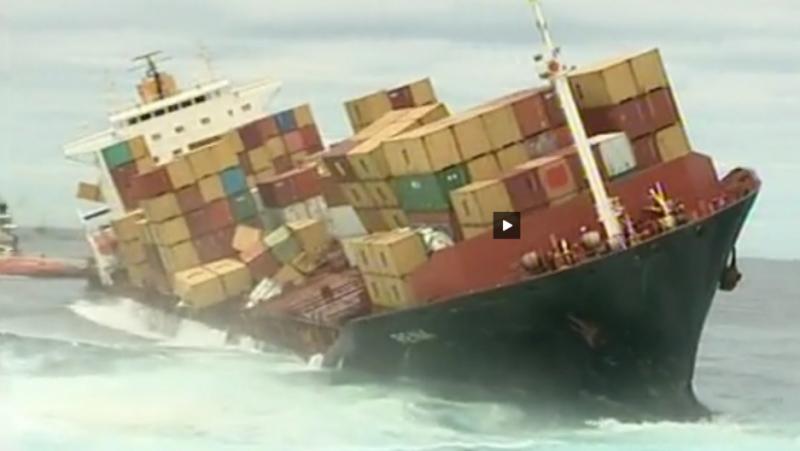 Kecelakaan Maersk adalah kecelakaan  keempat kapal kontainer, yang tumpah di Pasifik dalam waktu hanya 47 hari dengan hampir 3.000 kontainer hilang di lautan tl sejak 30 November. Foto: ilustrasi