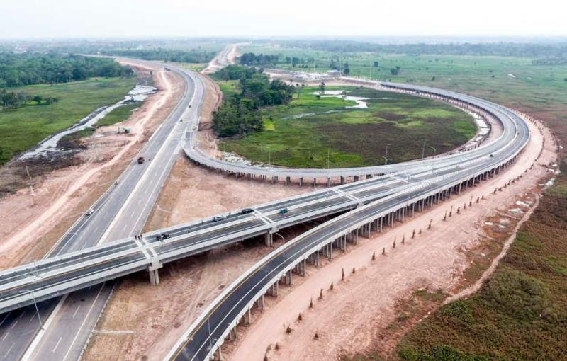 Foto udara simpang susun jalan Tol Trans Sumatera Ruas Palembang Kayu Agung Betung (Kapal Betung), Ogan Komering Ilir (OKI), Sumatera Selatan. (Foto:Istimewa)