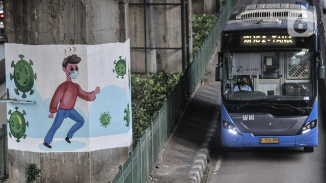 Bus TransJakarta di Harmoni.