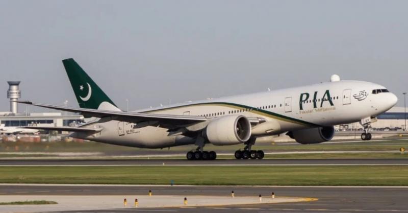 Pesawat Boeing 777-300 Pakistan International Airlines (PIA).