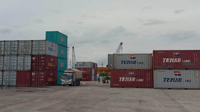 Tumpukan kontener di Pelabuhan Peti Kemas Waingapu, Sumba Timur. Foto: Pos-kupang.com