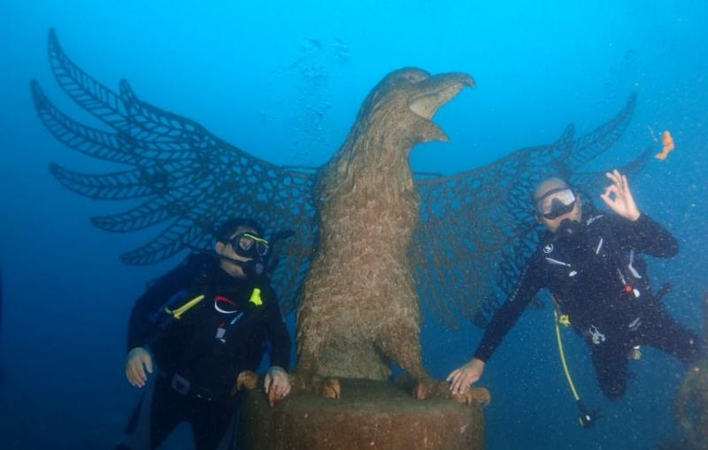 Patung bawah air di laut Bali menjadi tempat wisata selam.(Istimewa)