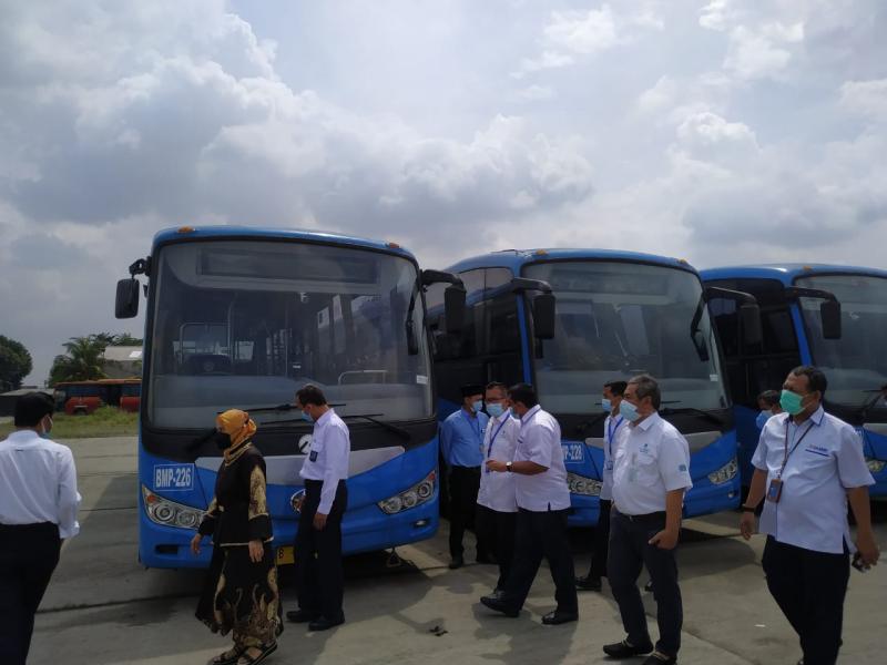 Penyerahan 20 Bus dari Kerja Sama DAMRI dengan Bianglala Metropolitan (foto:humas DAMRI) 