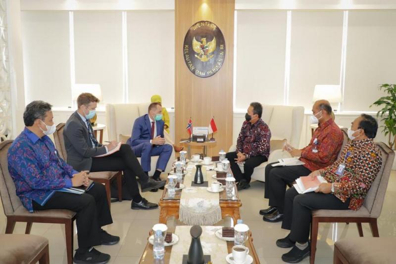 Sakti Wahyu Trenggono dan jajaran saat bertemu dengan Duta Besar Norwegia, H.E. Mr. Vegard Kaale di Jakarta, Senin (1/2/2021).