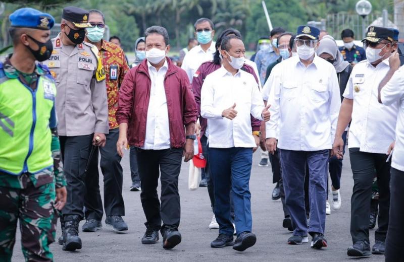 Menteri Kelautan dan Perikanan Sakti Wahyu Trenggono bersama Menteri Perhubungan Budi Karya Sumadi, Kepala BKPM Bahlil Lahadalia, serta Deputi Sumber Daya Maritim Kemenko Marves Safri Burhanuddin bertolak ke Maluku, Jumat (5/2/2021). 