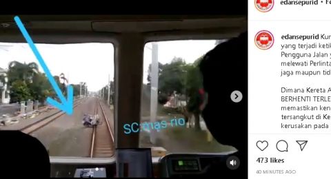 Detik-detik sepeda tertabrak kereta api (Instagram/@edansepurid)